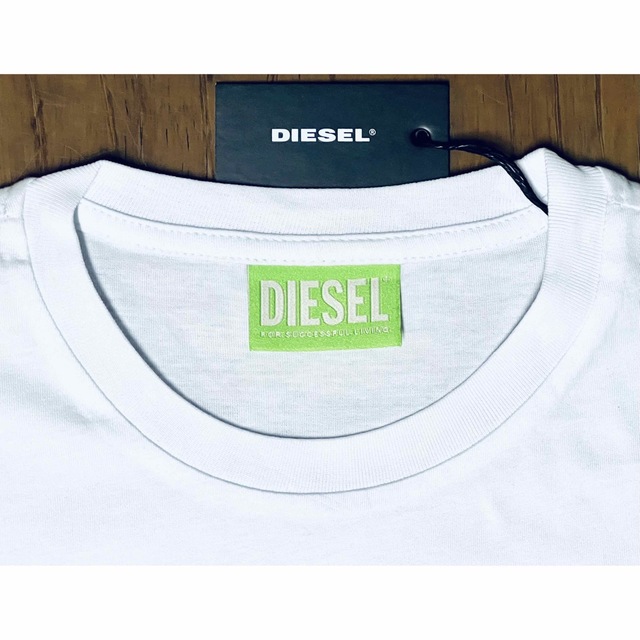 DIESEL(ディーゼル)のDIESEL  新品未使用　XSサイズ　Tシャツ　カットソー　白　ディーゼル メンズのトップス(Tシャツ/カットソー(半袖/袖なし))の商品写真