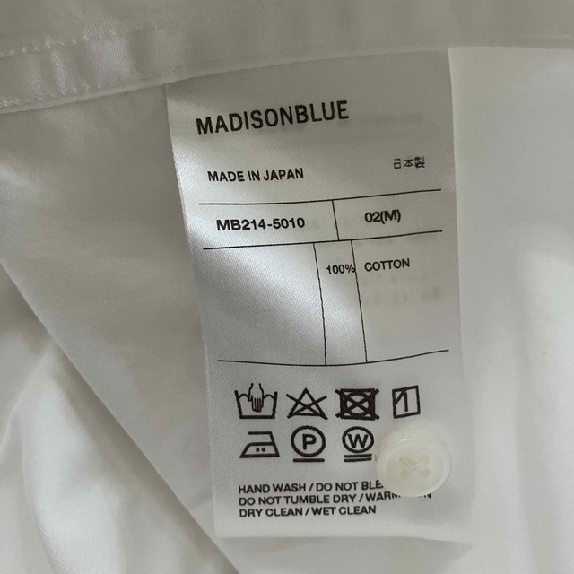 MADISONBLUE(マディソンブルー)の美品マディソンブルーMADAME WORK SH TYPEWRITER 白シャツ レディースのトップス(シャツ/ブラウス(長袖/七分))の商品写真