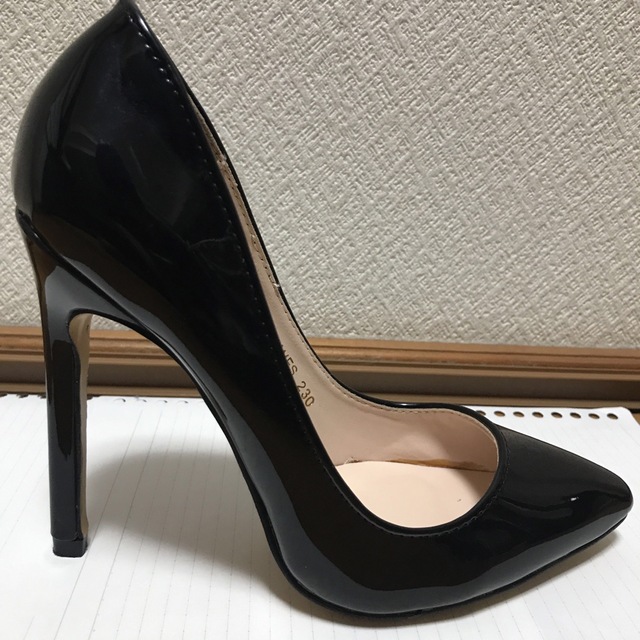 MAIERNISI ハイヒール ポインテッドトゥ エナメル ブラックの MAIERNISI ハイヒール ポインテッドトゥ エナメル ブラックの