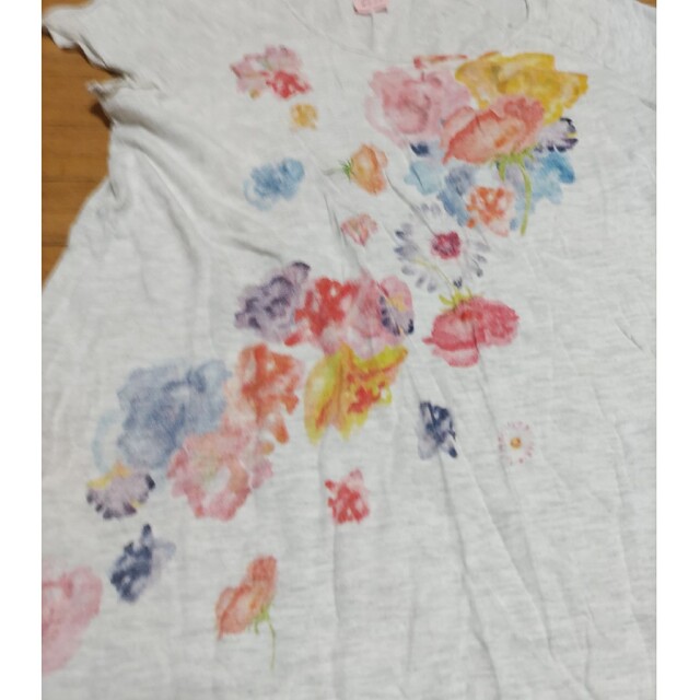 LOWRYS FARM(ローリーズファーム)のLOWRYS FARM　花柄　Ｔシャツ レディースのトップス(Tシャツ(半袖/袖なし))の商品写真