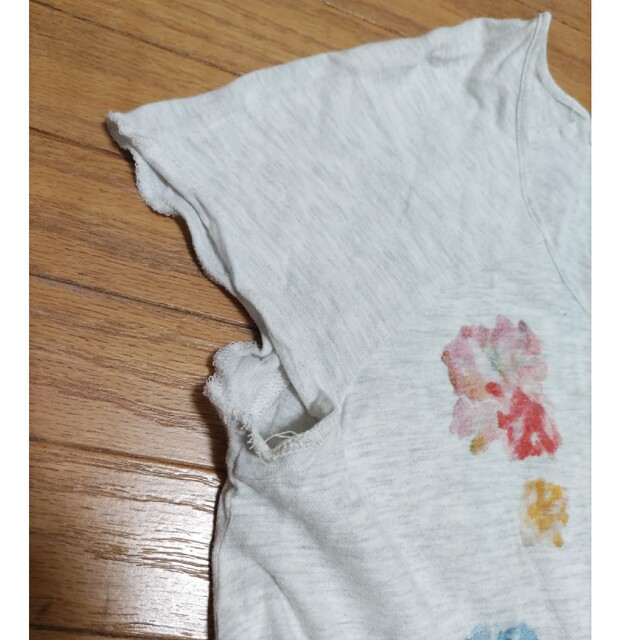 LOWRYS FARM(ローリーズファーム)のLOWRYS FARM　花柄　Ｔシャツ レディースのトップス(Tシャツ(半袖/袖なし))の商品写真