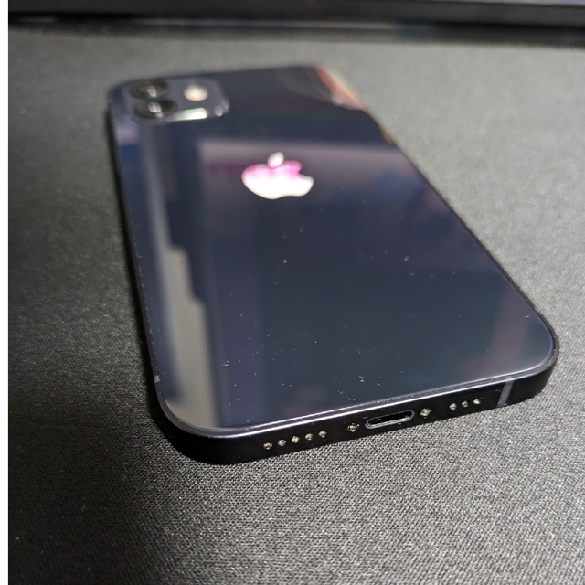 Apple(アップル)の【最終値下げ】iPhone12 ブラック 64gb 本体 おまけ付き スマホ/家電/カメラのスマートフォン/携帯電話(スマートフォン本体)の商品写真