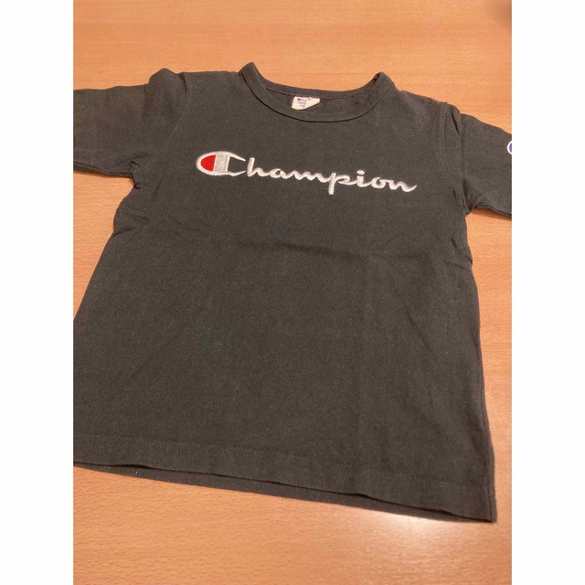 Champion(チャンピオン)のChampion Tシャツ ブラック 140 キッズ/ベビー/マタニティのキッズ服男の子用(90cm~)(Tシャツ/カットソー)の商品写真