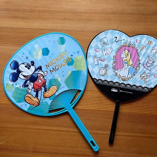 Disney(ディズニー)の【非売品】第一生命★ディズニーミニうちわセット エンタメ/ホビーのおもちゃ/ぬいぐるみ(キャラクターグッズ)の商品写真