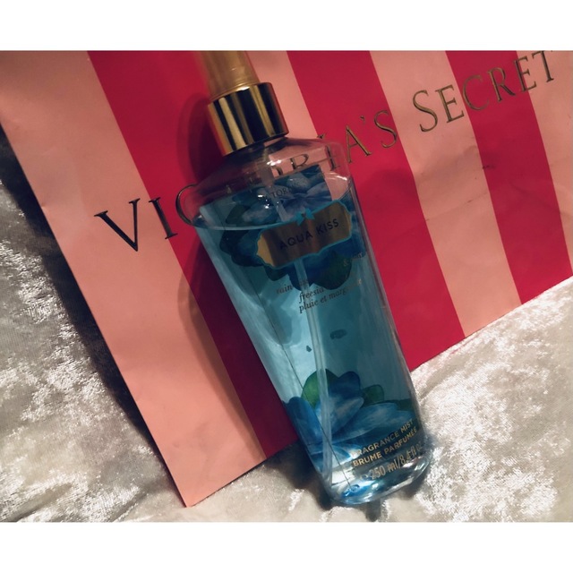 Victoria's Secret(ヴィクトリアズシークレット)のVictoria’s Secret(ヴィクトリアズ・シークレット)アクアキス コスメ/美容の香水(香水(女性用))の商品写真