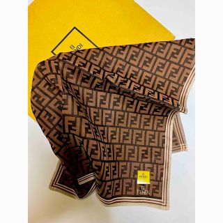 フェンディ(FENDI)の新品大判 FENDI ズッカ柄ハンカチーフ ミニスカーフ正規品 FENDI 刺繍(ハンカチ)