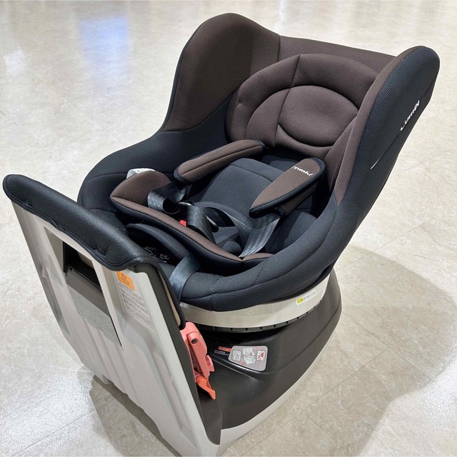 Combi コンビ 新生児対応 チャイルドシート ネセルターンリミテッド Combi コンビ 新生児対応 チャイルドシート ネセルターンリミテッド