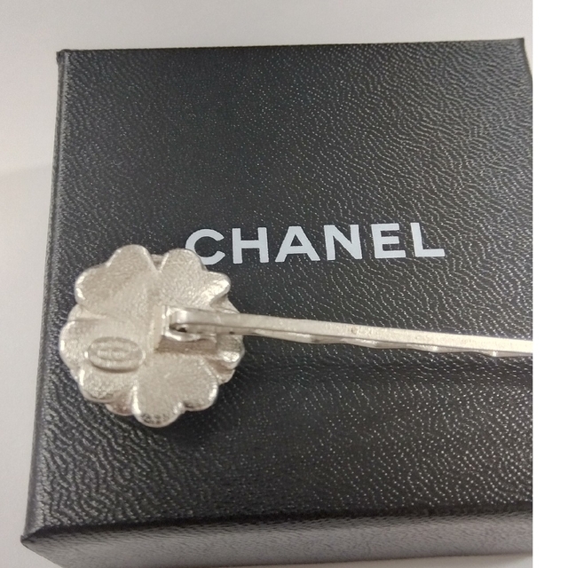 CHANEL(シャネル)の専用出品　rosenail 1106様　シャネル　ヘアピン レディースのヘアアクセサリー(ヘアピン)の商品写真