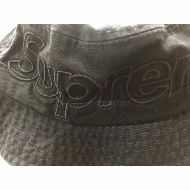 Supreme(シュプリーム)のシュプリーム　Outline Crusher　黒M/L メンズの帽子(ハット)の商品写真
