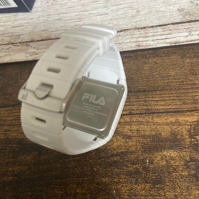 FILA(フィラ)のFILA 腕時計　箱付き　定価¥6000 ホワイト レディースのファッション小物(腕時計)の商品写真
