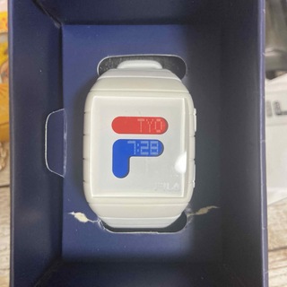 フィラ(FILA)のFILA 腕時計　箱付き　定価¥6000 ホワイト(腕時計)