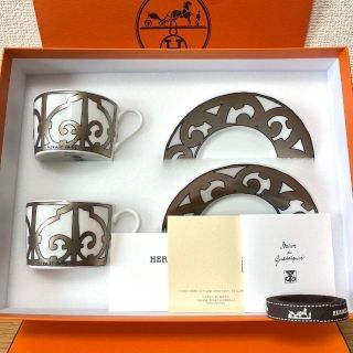 エルメス(Hermes)の【未使用　2客】エルメス ガダルキヴィール プラチナ ティーカップ&ソーサー(食器)