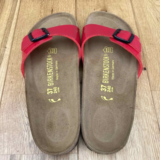 BIRKENSTOCK(ビルケンシュトック)の新品送料込み　ビルケンシュトック　マドリッド　サンダル　レッドパテント　24cm レディースの靴/シューズ(サンダル)の商品写真