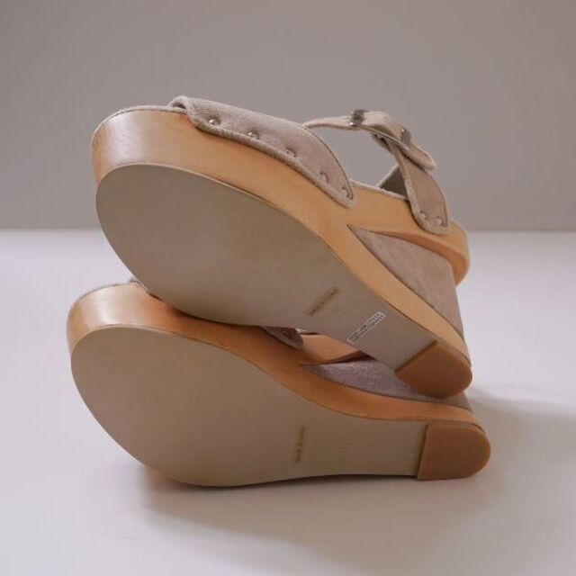 【新品・未使用】NINE ナイン サンダル ウッド スウェード ベージュ Ｍ レディースの靴/シューズ(サンダル)の商品写真