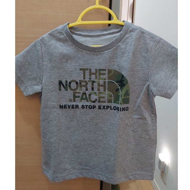 THE NORTH FACE(ザノースフェイス)の【新品】THE NORTH FACE Tシャツ 100 キッズ/ベビー/マタニティのキッズ服男の子用(90cm~)(Tシャツ/カットソー)の商品写真