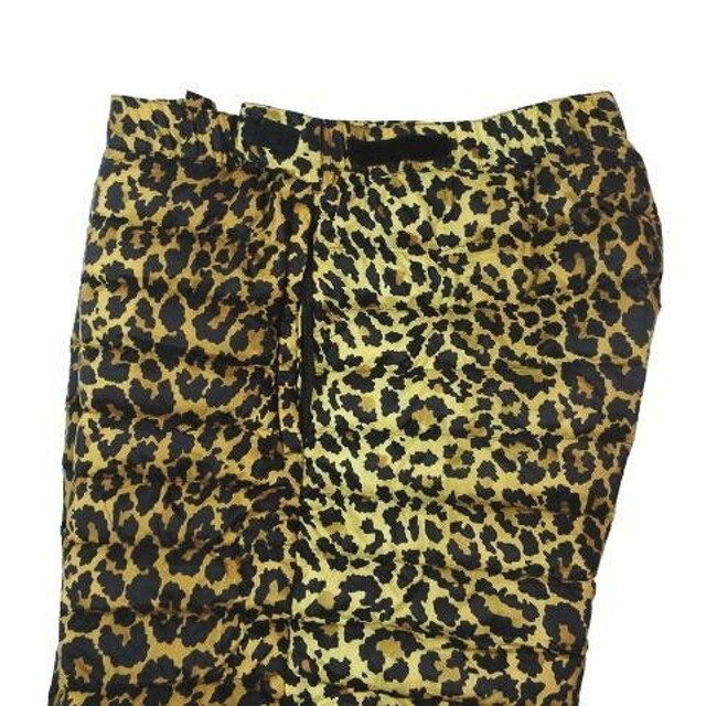 Supreme(シュプリーム)の21AW SUPREME Micro Down Pants Leopard XL メンズのパンツ(スラックス)の商品写真