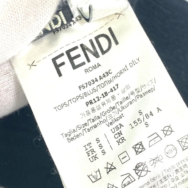 FENDI(フェンディ)のフェンディ FENDI ロゴ ストーン付き FS7034 トップス 長袖 アパレル トレーナー コットン ブラック メンズのトップス(その他)の商品写真