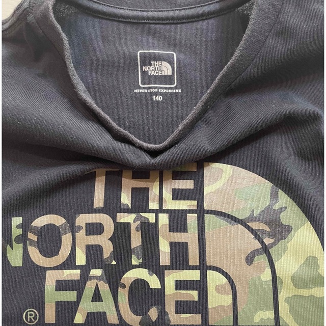 THE NORTH FACE(ザノースフェイス)のノースフェイス  キッズTシャツ　140 キッズ/ベビー/マタニティのキッズ服男の子用(90cm~)(Tシャツ/カットソー)の商品写真