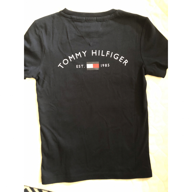 TOMMY HILFIGER(トミーヒルフィガー)のトミーフィルフィガー　キッズ　Tシャツ　128 キッズ/ベビー/マタニティのキッズ服男の子用(90cm~)(Tシャツ/カットソー)の商品写真