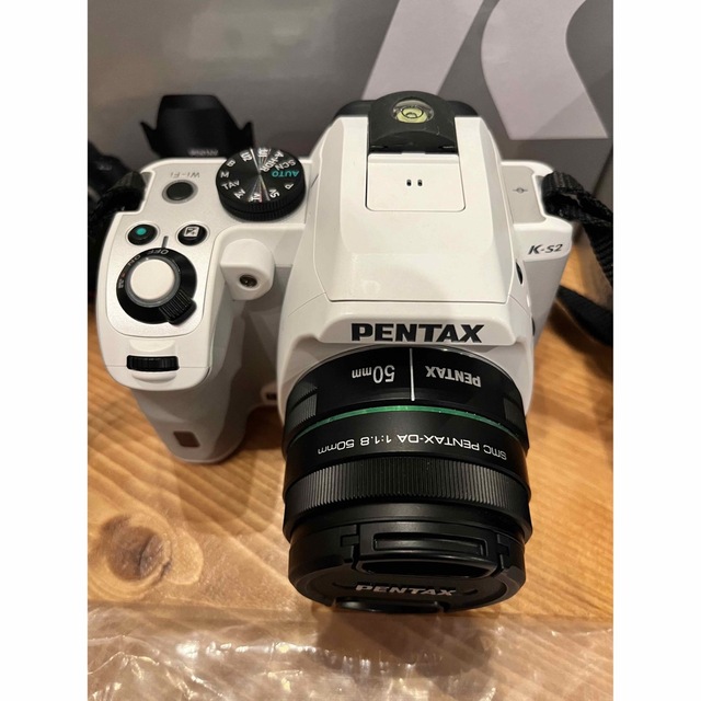 PENTAX(ペンタックス)のPENTAX K-S2 18-135 単焦点レンズ付き スマホ/家電/カメラのカメラ(デジタル一眼)の商品写真