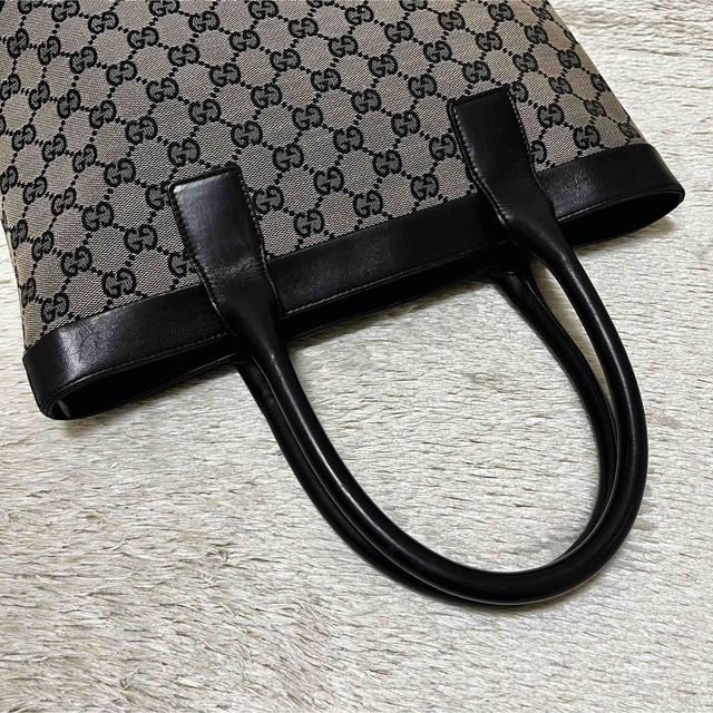 Gucci(グッチ)の美品✨グッチ トートバッグ GGキャンバス×レザー A4収納 ブラック×グレー レディースのバッグ(トートバッグ)の商品写真