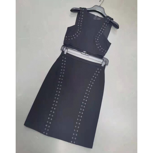 BCBGMAXAZRIA(ビーシービージーマックスアズリア)の❤️BCBGMAXAZRIA 新作新品　黒　袖なしトップス＋スカート　上下セット レディースのレディース その他(セット/コーデ)の商品写真