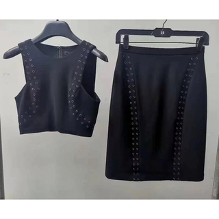 ビーシービージーマックスアズリア(BCBGMAXAZRIA)の❤️BCBGMAXAZRIA 新作新品　黒　袖なしトップス＋スカート　上下セット(セット/コーデ)