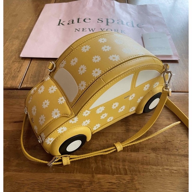kate spade new york(ケイトスペードニューヨーク)のケイトスペードニューヨーク　車型バッグ レディースのバッグ(ショルダーバッグ)の商品写真