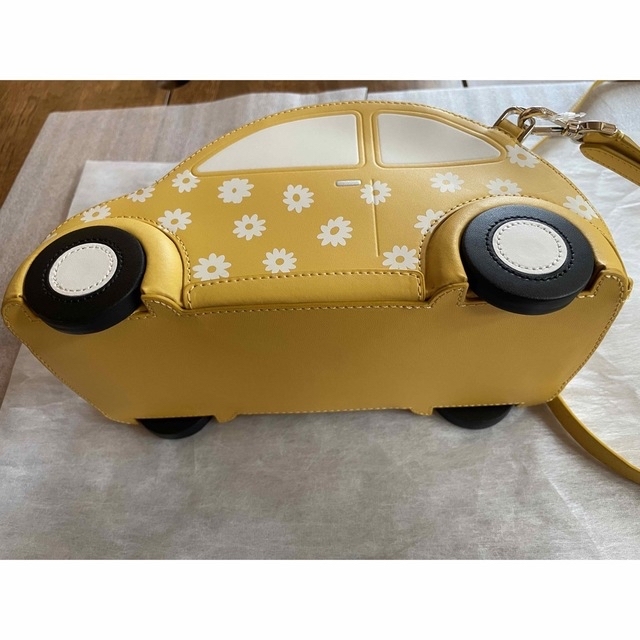 kate spade new york(ケイトスペードニューヨーク)のケイトスペードニューヨーク　車型バッグ レディースのバッグ(ショルダーバッグ)の商品写真