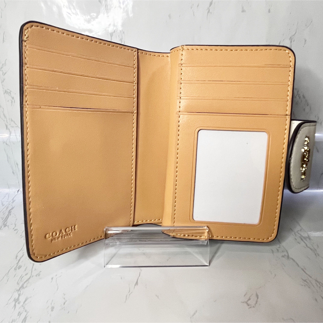 COACH(コーチ)のCOACH シグネチャー ハート チェリー プリント 二つ折り財布 レディースのファッション小物(財布)の商品写真