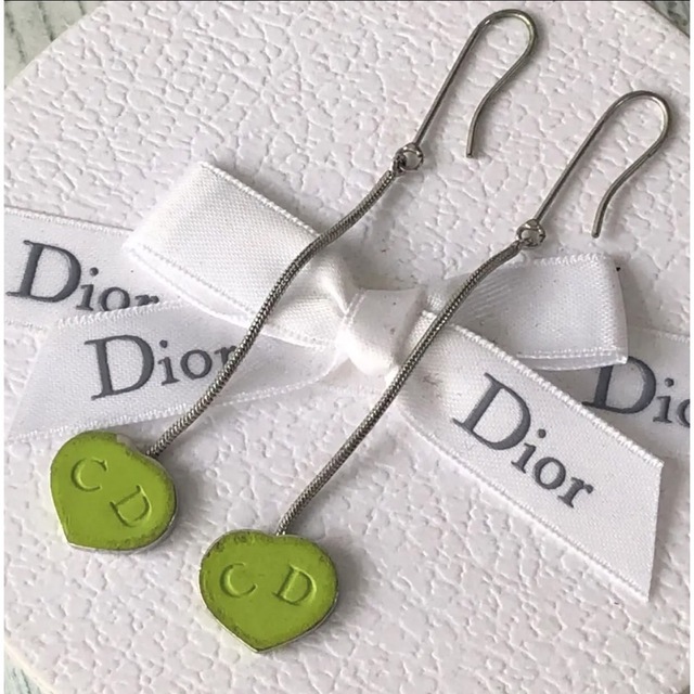 Dior　フック　ロゴ　ピアス