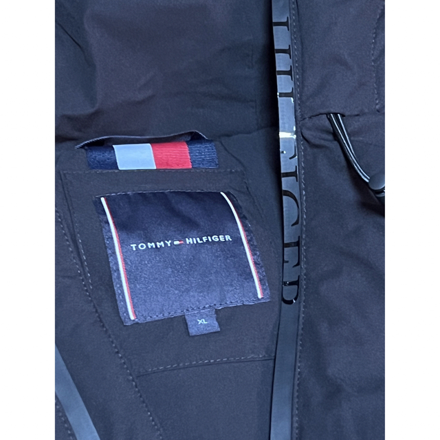 TOMMY HILFIGER(トミーヒルフィガー)のTOMY アウター　黒　XL メンズのジャケット/アウター(その他)の商品写真
