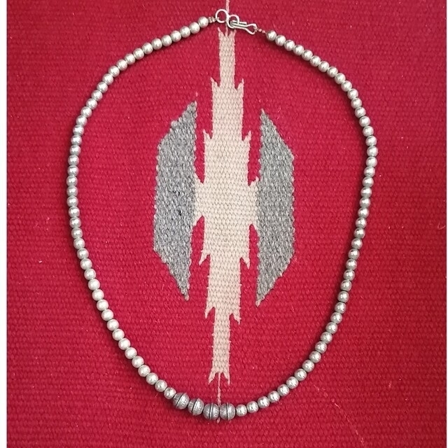 ナバホパール　シルバービーズ　ネックレス ハンドメイドのアクセサリー(ネックレス)の商品写真