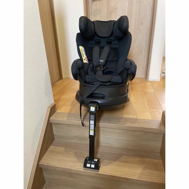 Aprica(アップリカ)のアップリカ　チャイルドシート　フラディア  ISOFIX スタンダード キッズ/ベビー/マタニティの外出/移動用品(自動車用チャイルドシート本体)の商品写真