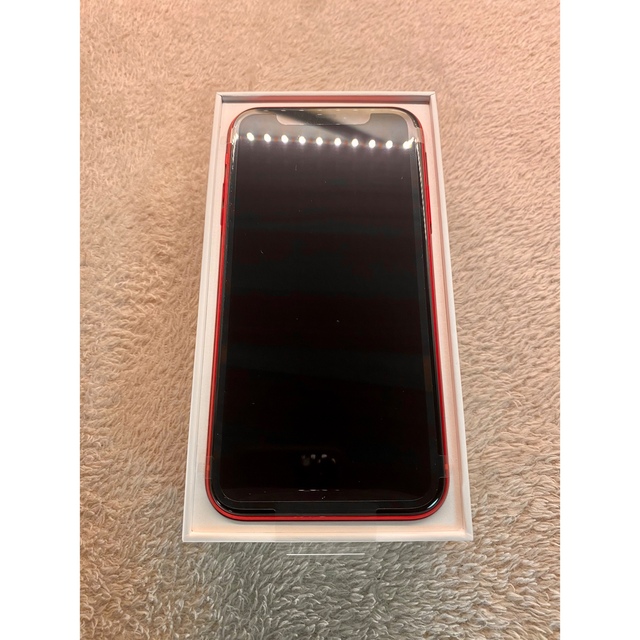 iPhone 11 (PRODUCT) RED レッド 64GB SIMフリー スマホ/家電/カメラのスマートフォン/携帯電話(スマートフォン本体)の商品写真