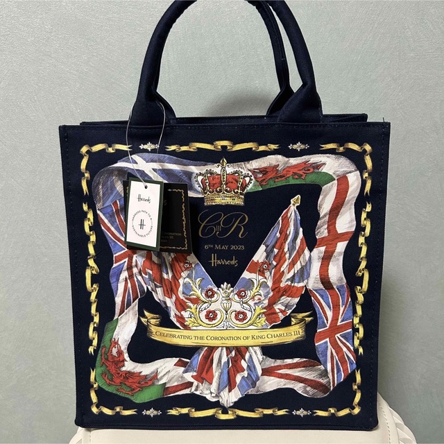 Harrods(ハロッズ)のチャールズ国王戴冠式記念　ハロッズ  ショッパー　バッグ レディースのバッグ(トートバッグ)の商品写真