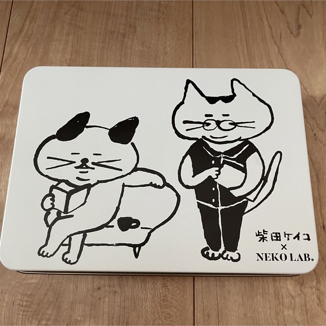 クッキー缶　柴田ケイコ　NEKO LAB 猫　 エンタメ/ホビーのおもちゃ/ぬいぐるみ(キャラクターグッズ)の商品写真