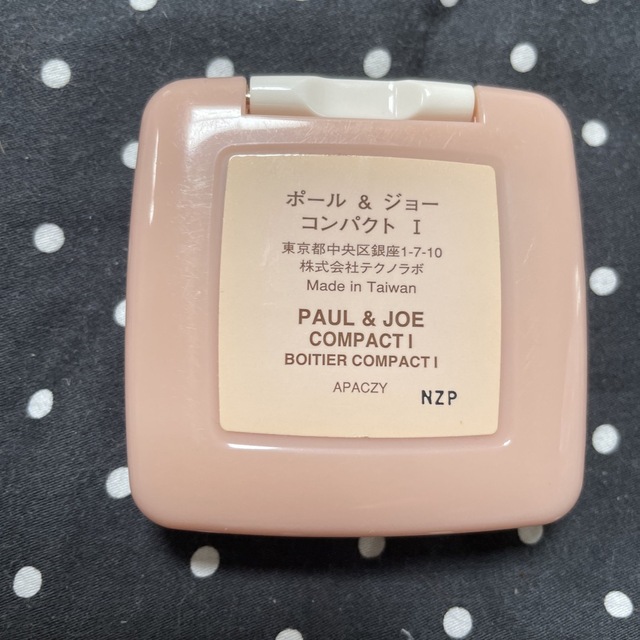 PAUL & JOE(ポールアンドジョー)のポール＆ジョー　コンパクト１ コスメ/美容のベースメイク/化粧品(アイシャドウ)の商品写真