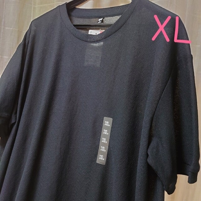 UNIQLO(ユニクロ)のユニクロ　シアークルーネックT　ブラック　タグ付き新品 レディースのトップス(Tシャツ(半袖/袖なし))の商品写真