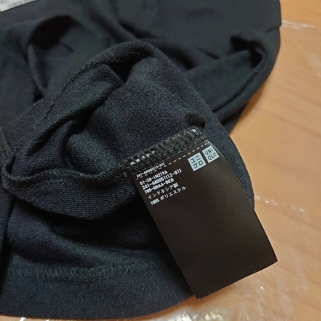 UNIQLO(ユニクロ)のユニクロ　シアークルーネックT　ブラック　タグ付き新品 レディースのトップス(Tシャツ(半袖/袖なし))の商品写真