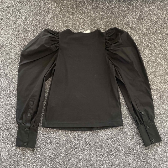 COS(コス)のCOS  パフスリーブ　ブラック　Tシャツ　ロングTシャツ メンズのトップス(Tシャツ/カットソー(七分/長袖))の商品写真