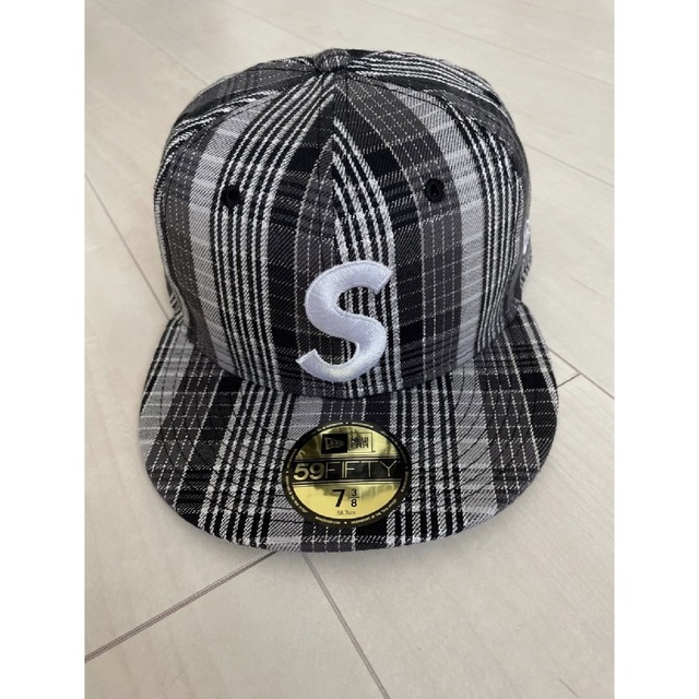 Supreme(シュプリーム)のSupreme Metallic Plaid S Logo New Era  メンズの帽子(キャップ)の商品写真