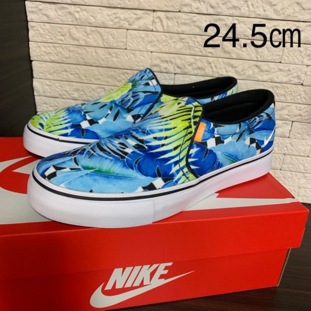 新品　NIKE スリッポン　スニーカー　24.5センチ レディースの靴/シューズ(スリッポン/モカシン)の商品写真