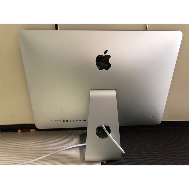 Apple(アップル)のApple Imac 21.5インチ　A1418 8GB 1Tb 2015 スマホ/家電/カメラのPC/タブレット(デスクトップ型PC)の商品写真