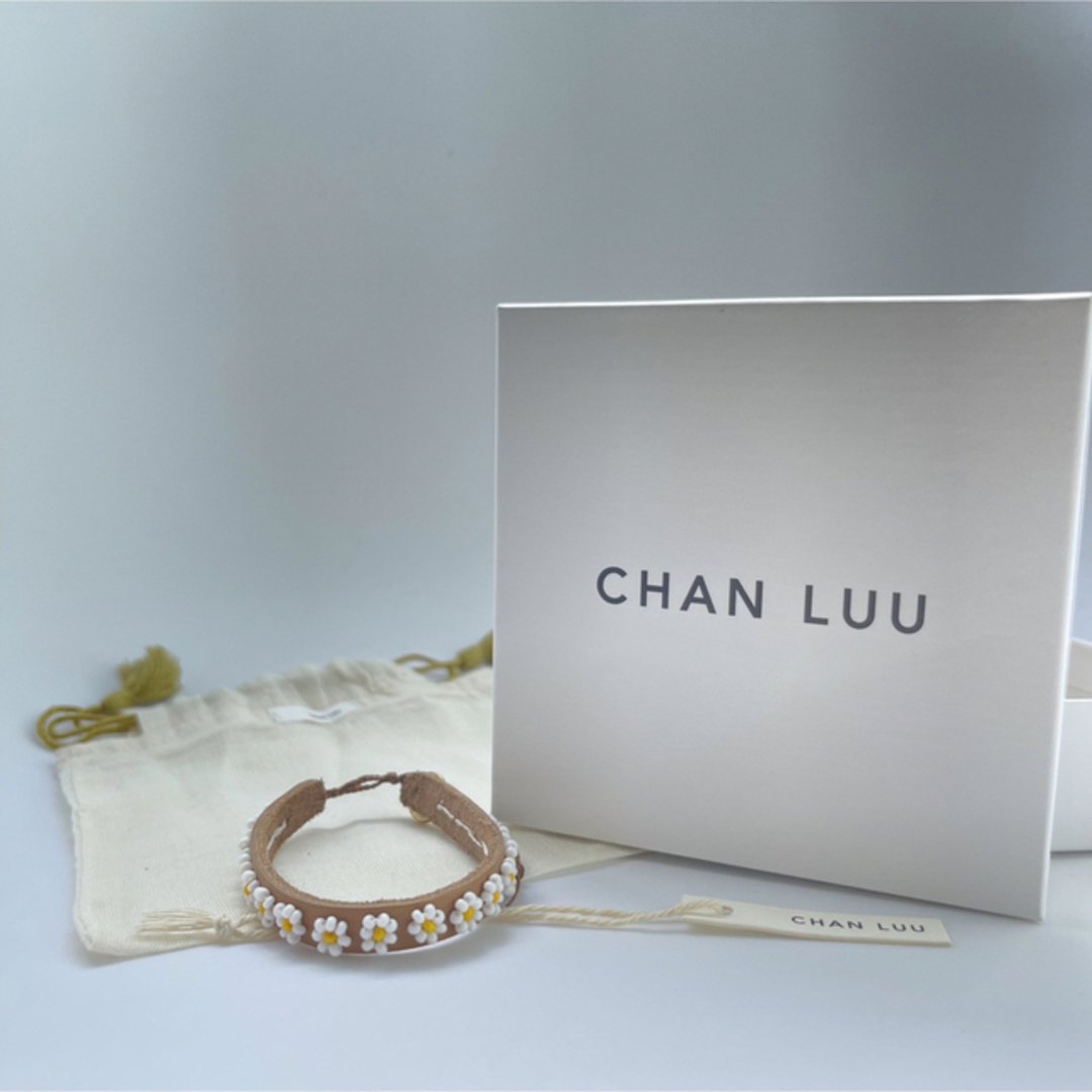 CHAN LUU(チャンルー)の未使用　ラップブレスレット　花　ビーズ　ハンドメイド　可愛い　夏　春　レザー レディースのアクセサリー(ブレスレット/バングル)の商品写真