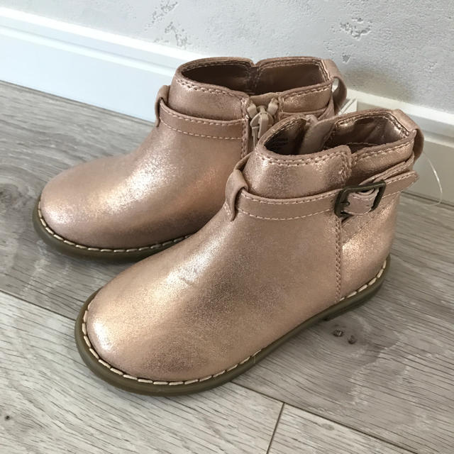 babyGAP(ベビーギャップ)の新品 ラメブーツ キッズ/ベビー/マタニティのベビー靴/シューズ(~14cm)(ブーツ)の商品写真