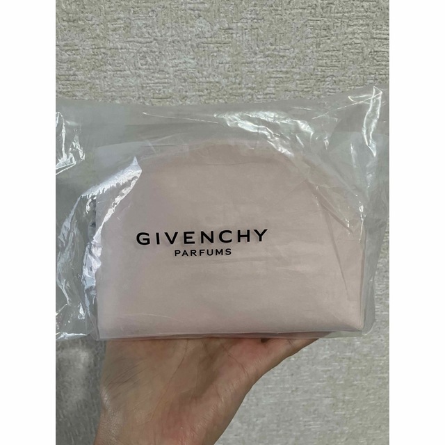 GIVENCHY(ジバンシィ)の【未使用】GIVENCHY ポーチ レディースのファッション小物(ポーチ)の商品写真