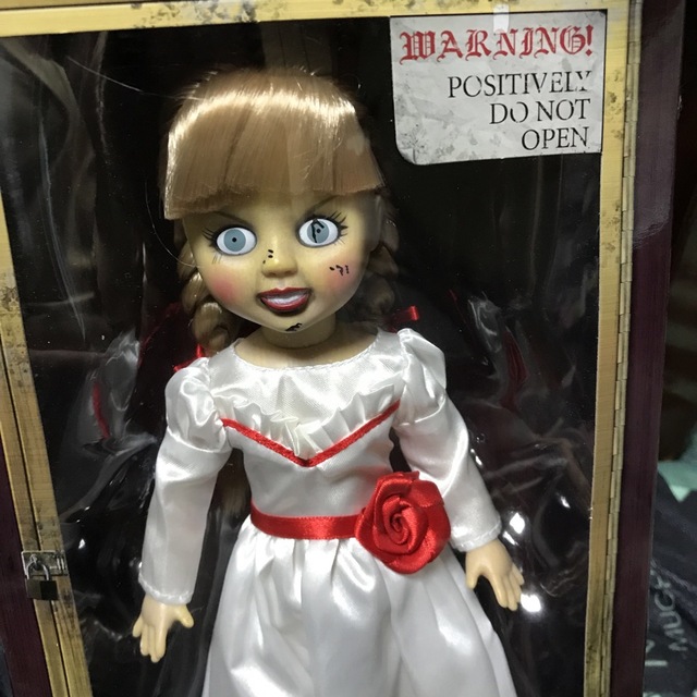 メズコリビングデッドドール　アナベル人形（怖っ！
