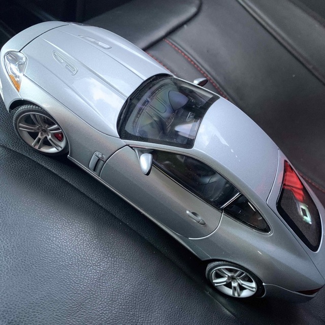1/18 AUTOart Jaguar XK Coupe (Silver)-www.steffen.com.br