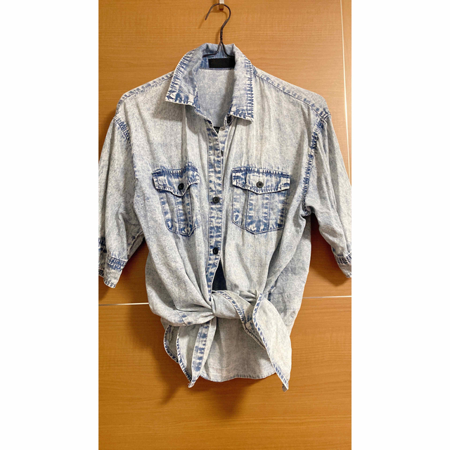 デニムシャツ レディースのトップス(シャツ/ブラウス(半袖/袖なし))の商品写真